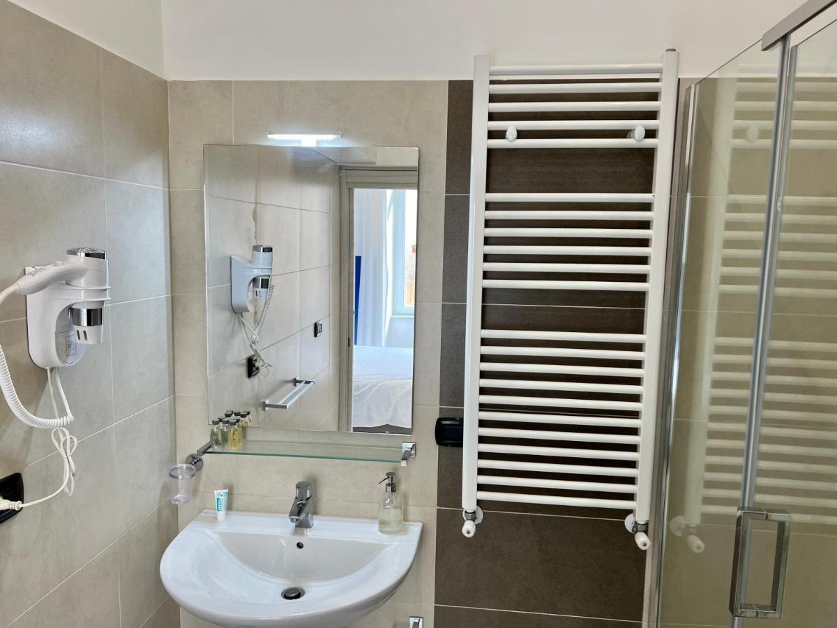 Duomo Inn Apartments เนเปิลส์ ภายนอก รูปภาพ
