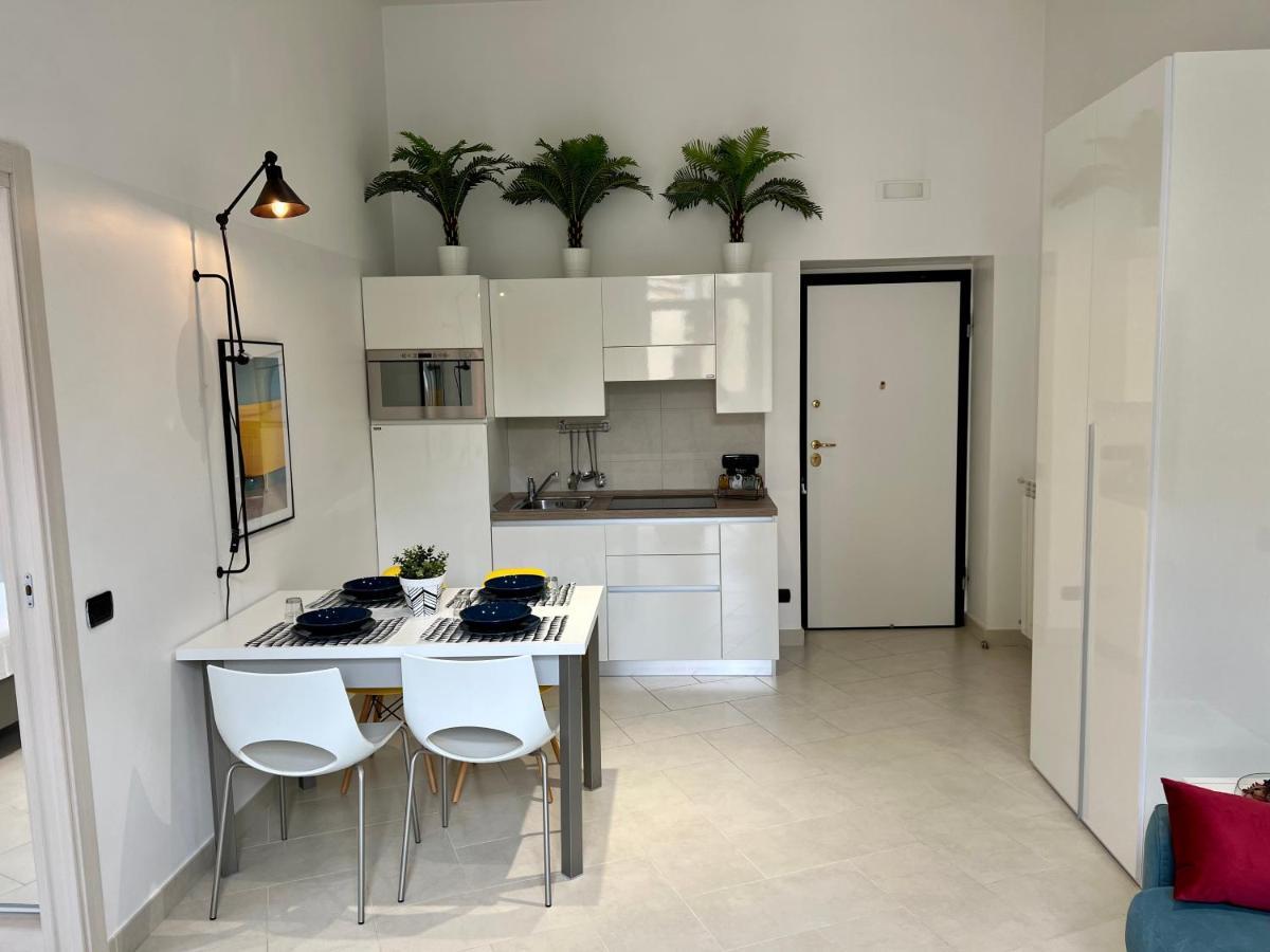 Duomo Inn Apartments เนเปิลส์ ภายนอก รูปภาพ